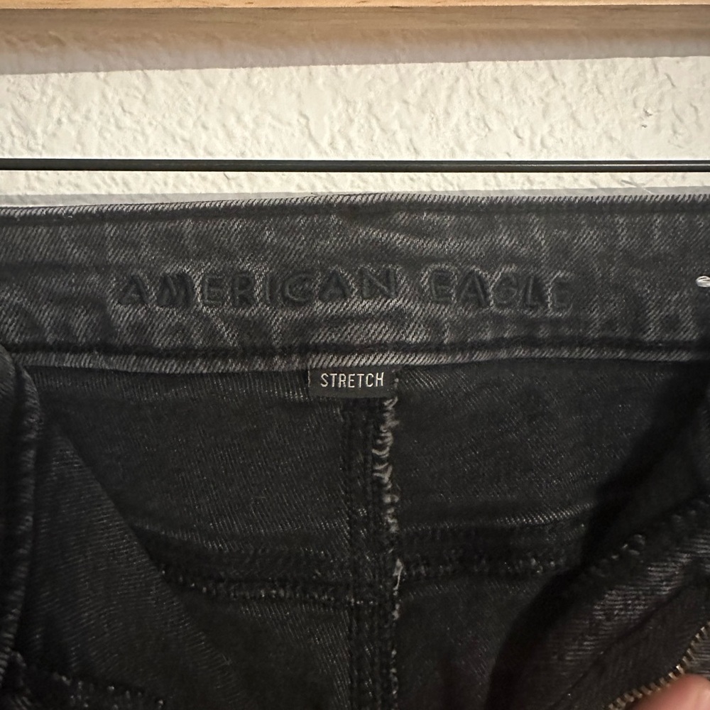 American Eagle Womens Stretch Tapered StraightLeg Jeans 10 Faded Black Highrise - Picture 3 of 4